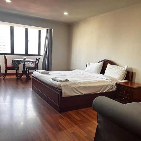 Affordable Serviced Apartments In Nana Omni Tower - Prime Sukhumvit Location Bangkok Kültér fotó