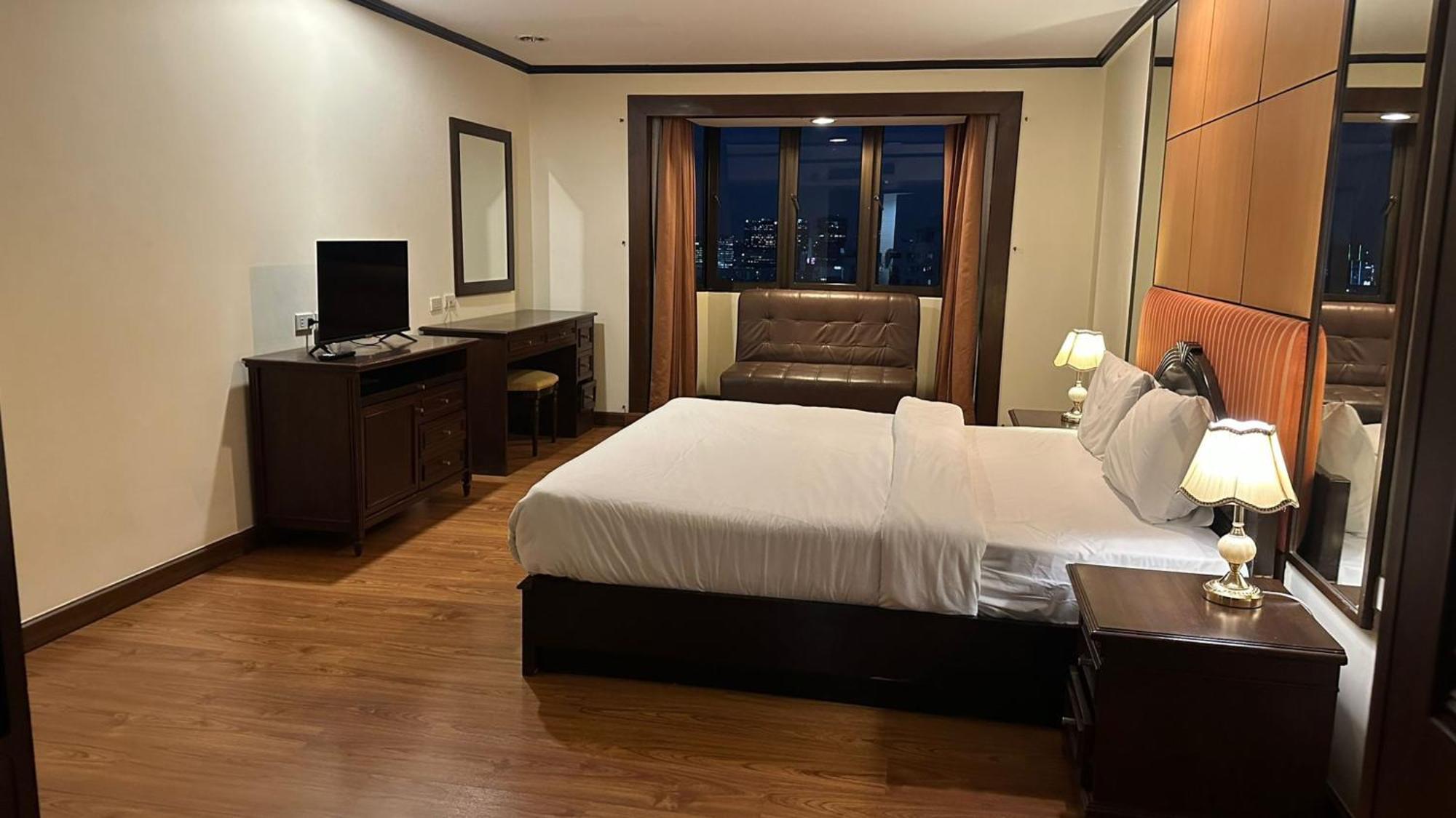 Affordable Serviced Apartments In Nana Omni Tower - Prime Sukhumvit Location Bangkok Kültér fotó