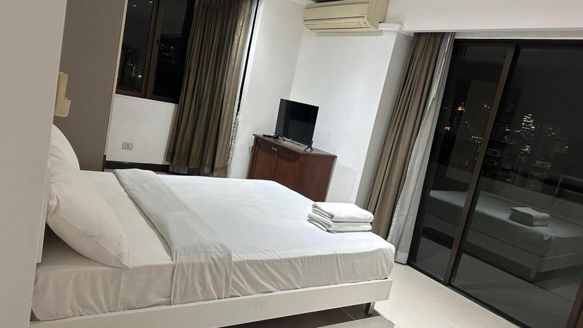 Affordable Serviced Apartments In Nana Omni Tower - Prime Sukhumvit Location Bangkok Kültér fotó