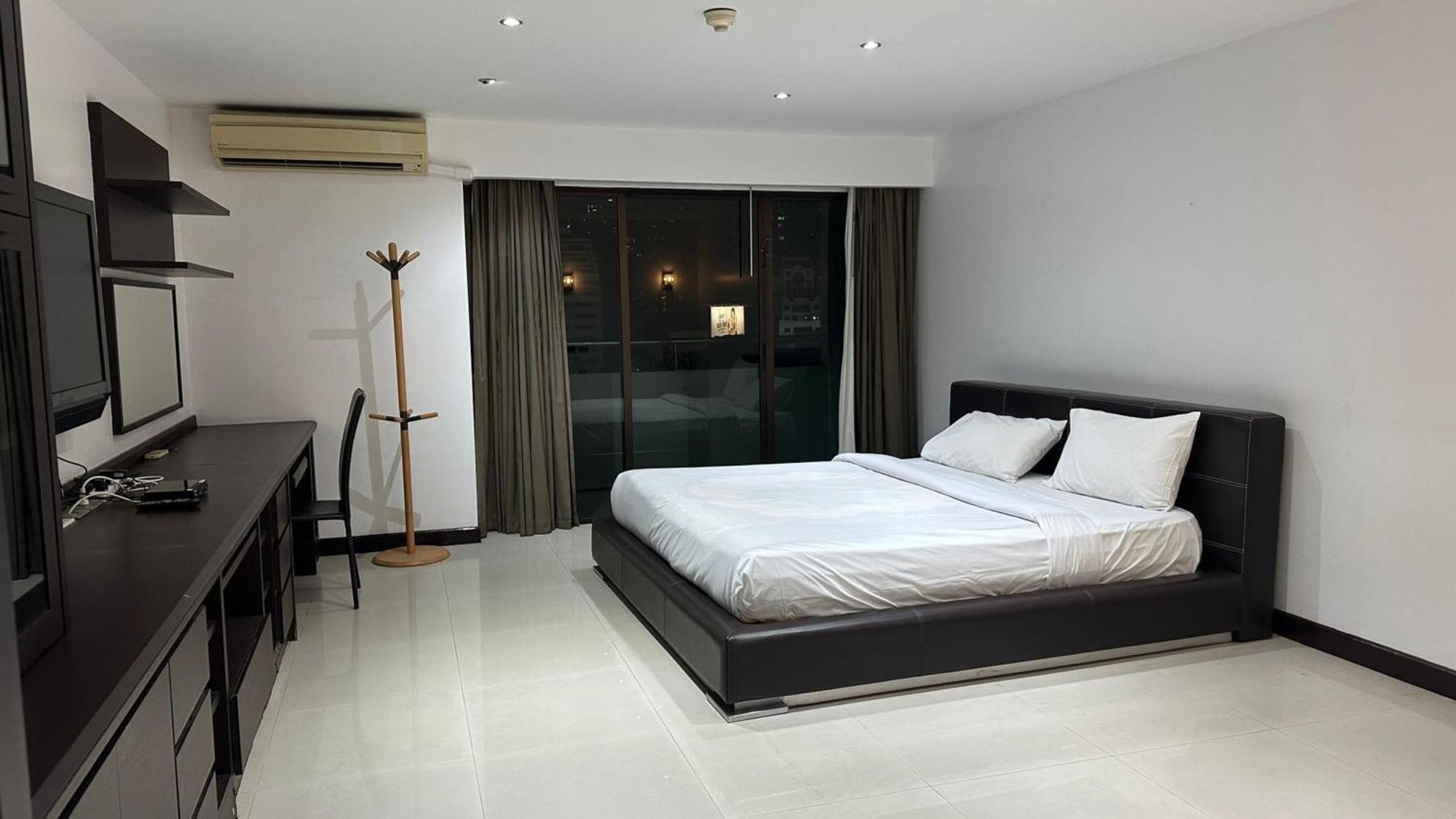 Affordable Serviced Apartments In Nana Omni Tower - Prime Sukhumvit Location Bangkok Kültér fotó