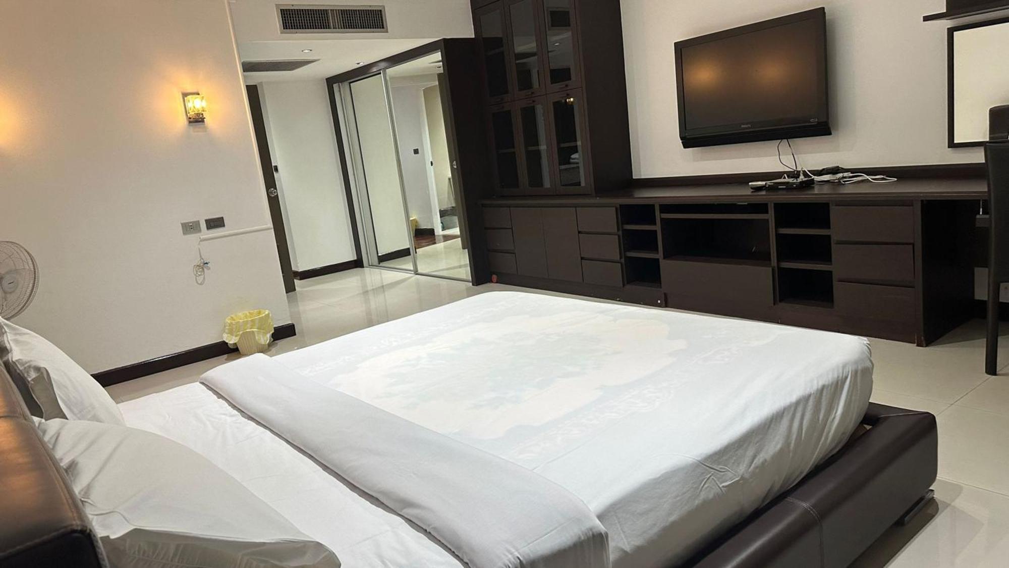 Affordable Serviced Apartments In Nana Omni Tower - Prime Sukhumvit Location Bangkok Kültér fotó