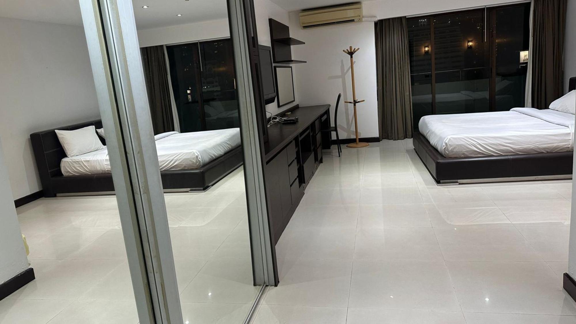 Affordable Serviced Apartments In Nana Omni Tower - Prime Sukhumvit Location Bangkok Kültér fotó