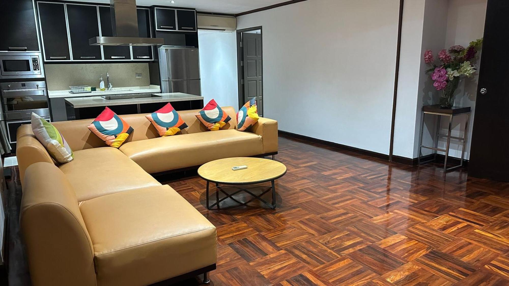 Affordable Serviced Apartments In Nana Omni Tower - Prime Sukhumvit Location Bangkok Kültér fotó
