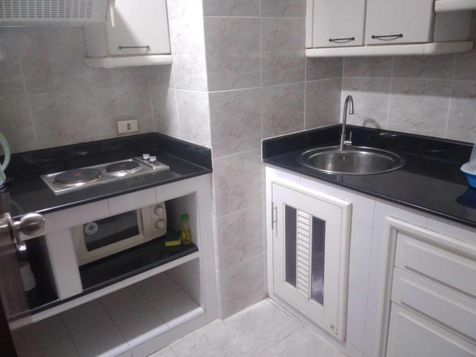 Affordable Serviced Apartments In Nana Omni Tower - Prime Sukhumvit Location Bangkok Kültér fotó