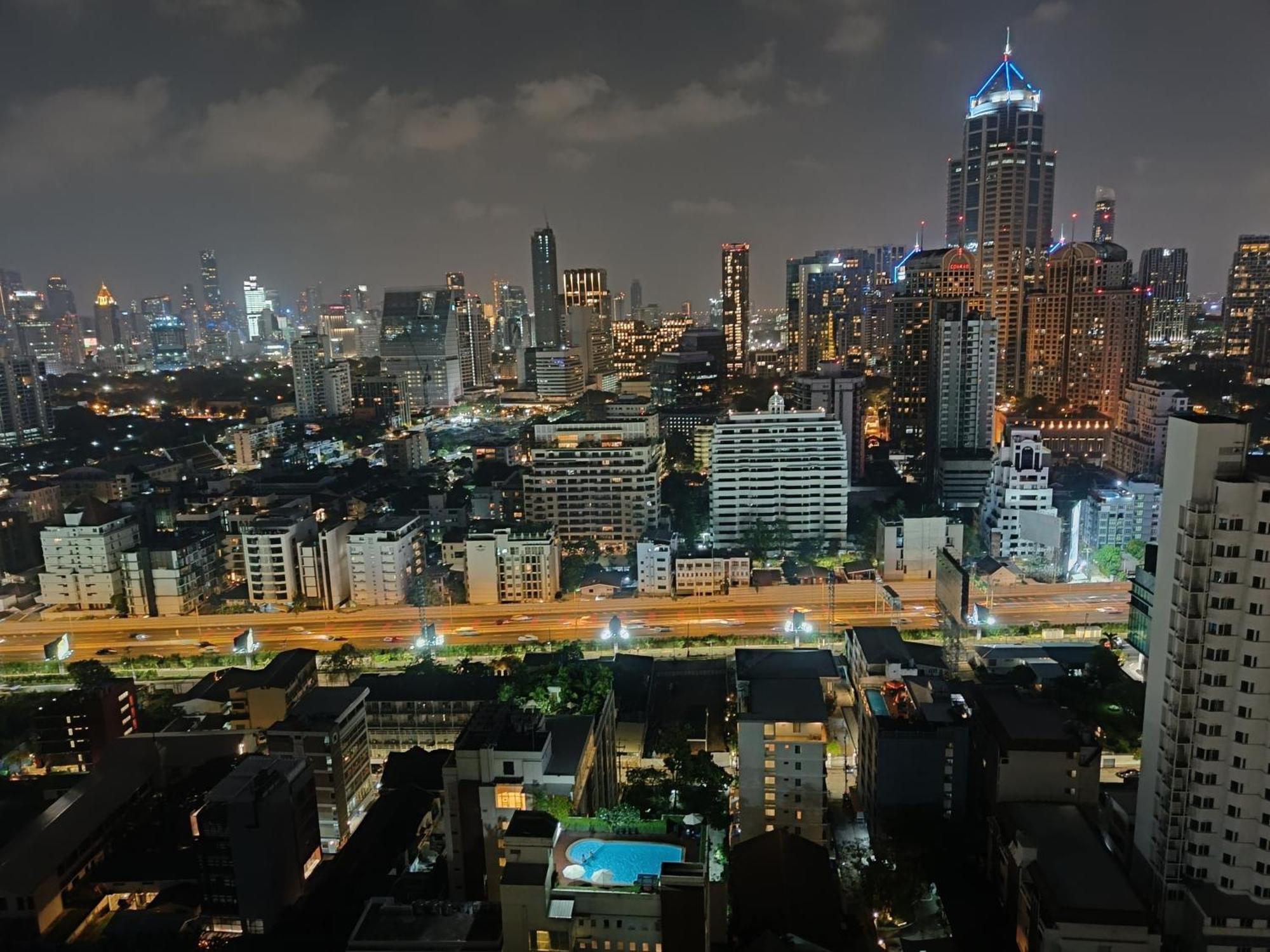 Affordable Serviced Apartments In Nana Omni Tower - Prime Sukhumvit Location Bangkok Kültér fotó