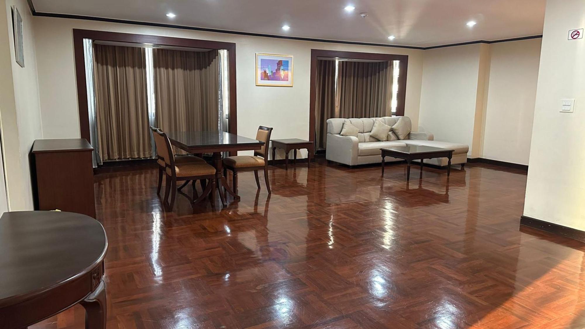 Affordable Serviced Apartments In Nana Omni Tower - Prime Sukhumvit Location Bangkok Kültér fotó