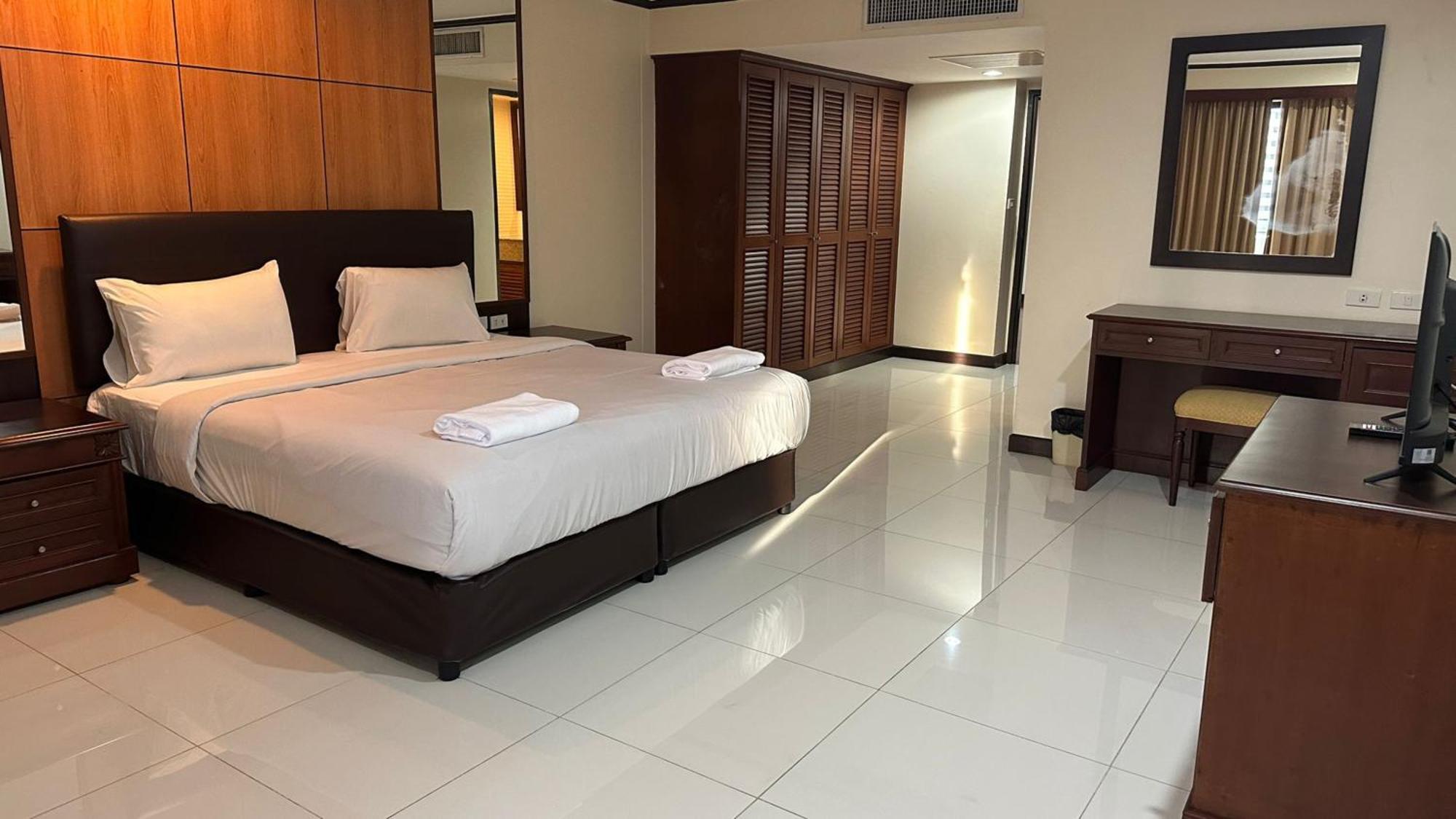 Affordable Serviced Apartments In Nana Omni Tower - Prime Sukhumvit Location Bangkok Kültér fotó