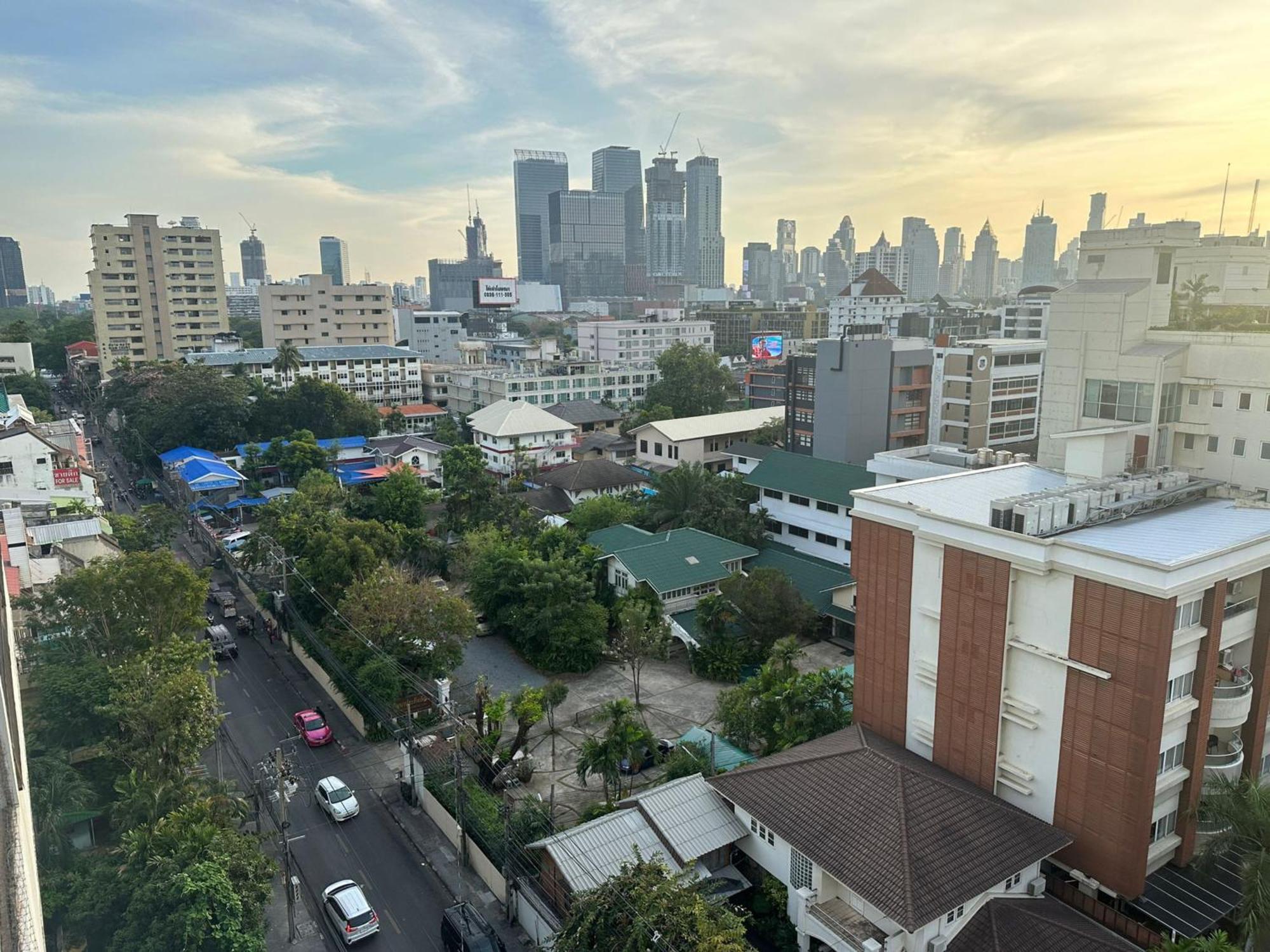 Affordable Serviced Apartments In Nana Omni Tower - Prime Sukhumvit Location Bangkok Kültér fotó