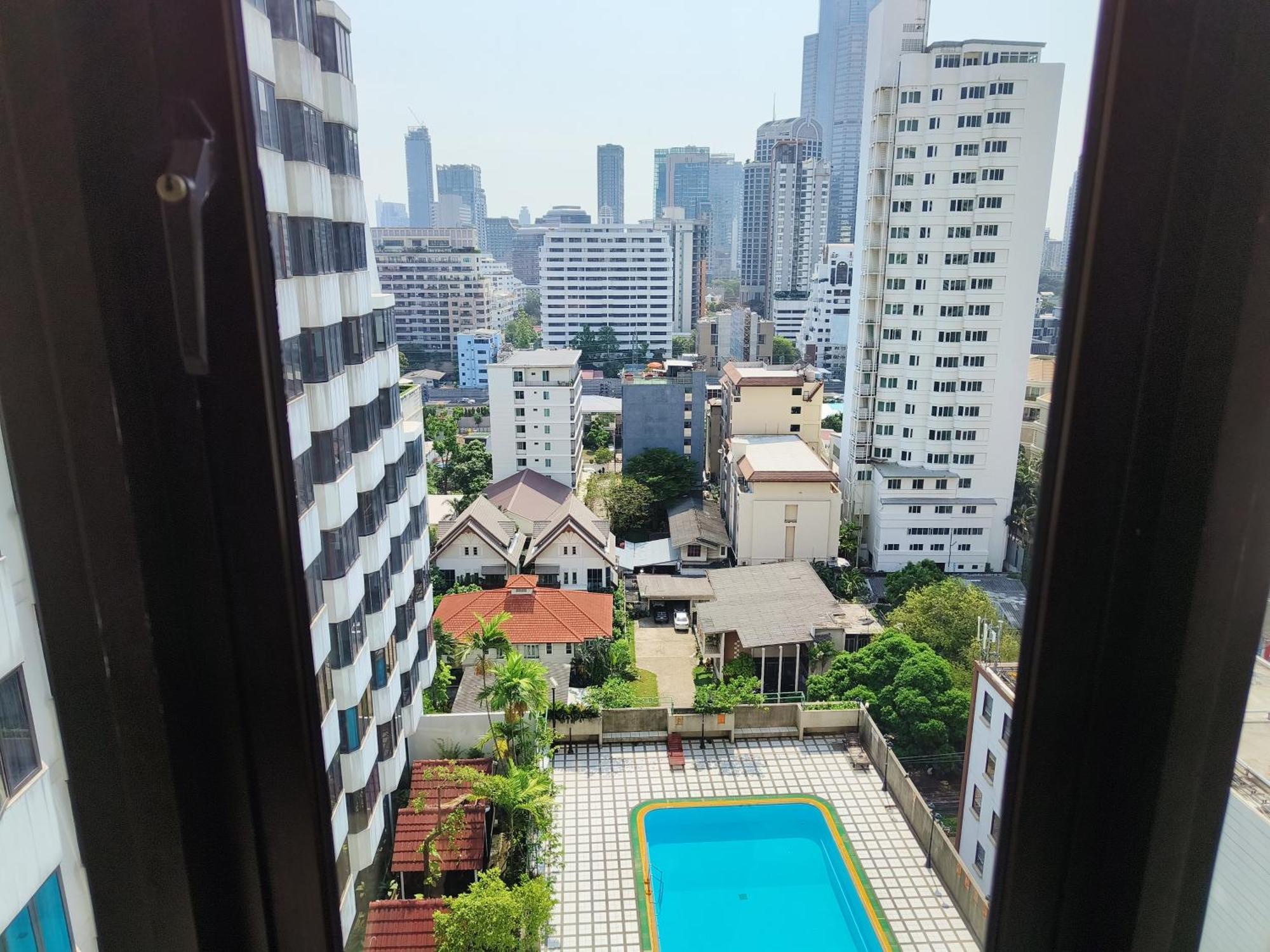 Affordable Serviced Apartments In Nana Omni Tower - Prime Sukhumvit Location Bangkok Kültér fotó