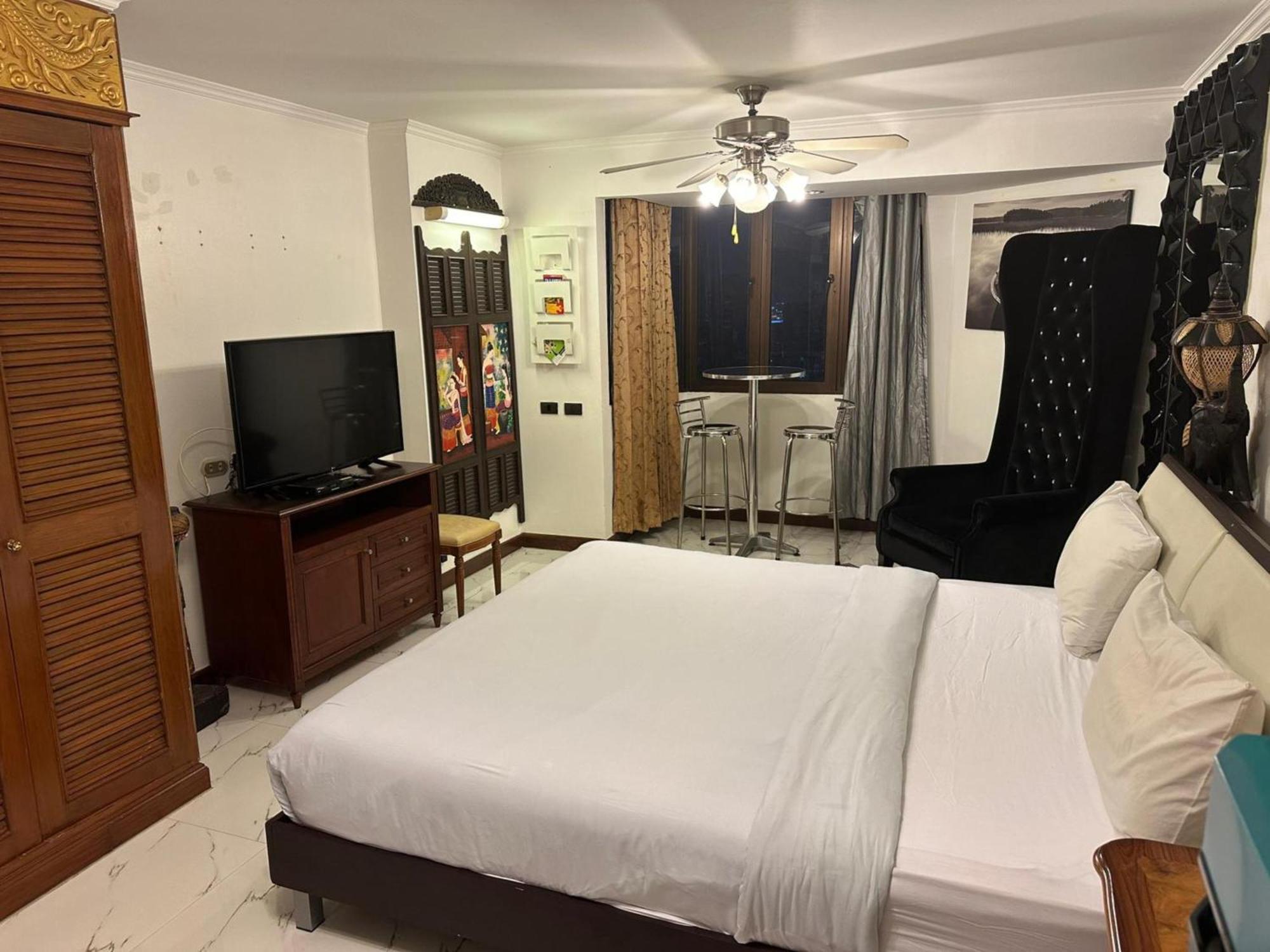 Affordable Serviced Apartments In Nana Omni Tower - Prime Sukhumvit Location Bangkok Kültér fotó