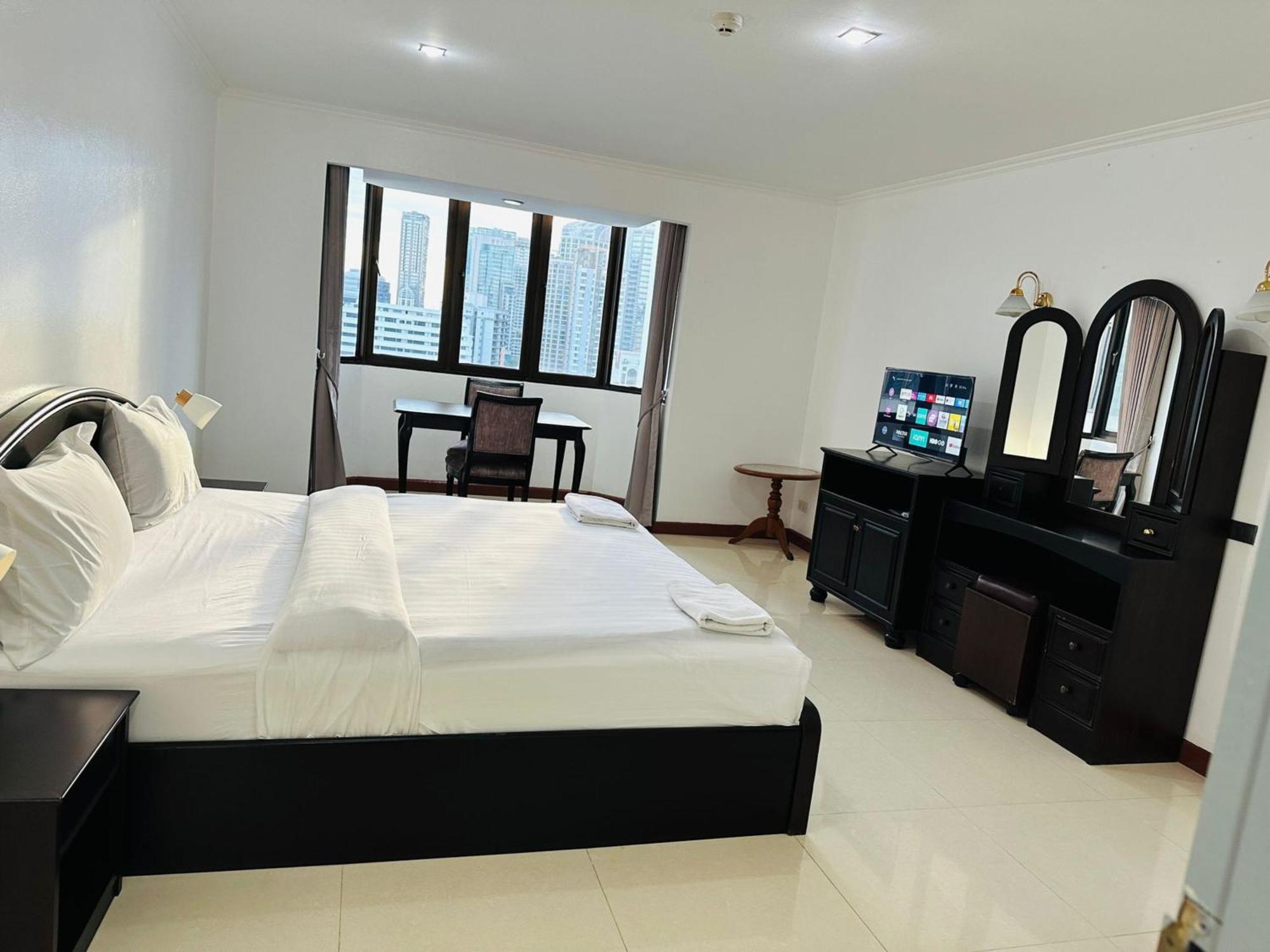 Affordable Serviced Apartments In Nana Omni Tower - Prime Sukhumvit Location Bangkok Kültér fotó