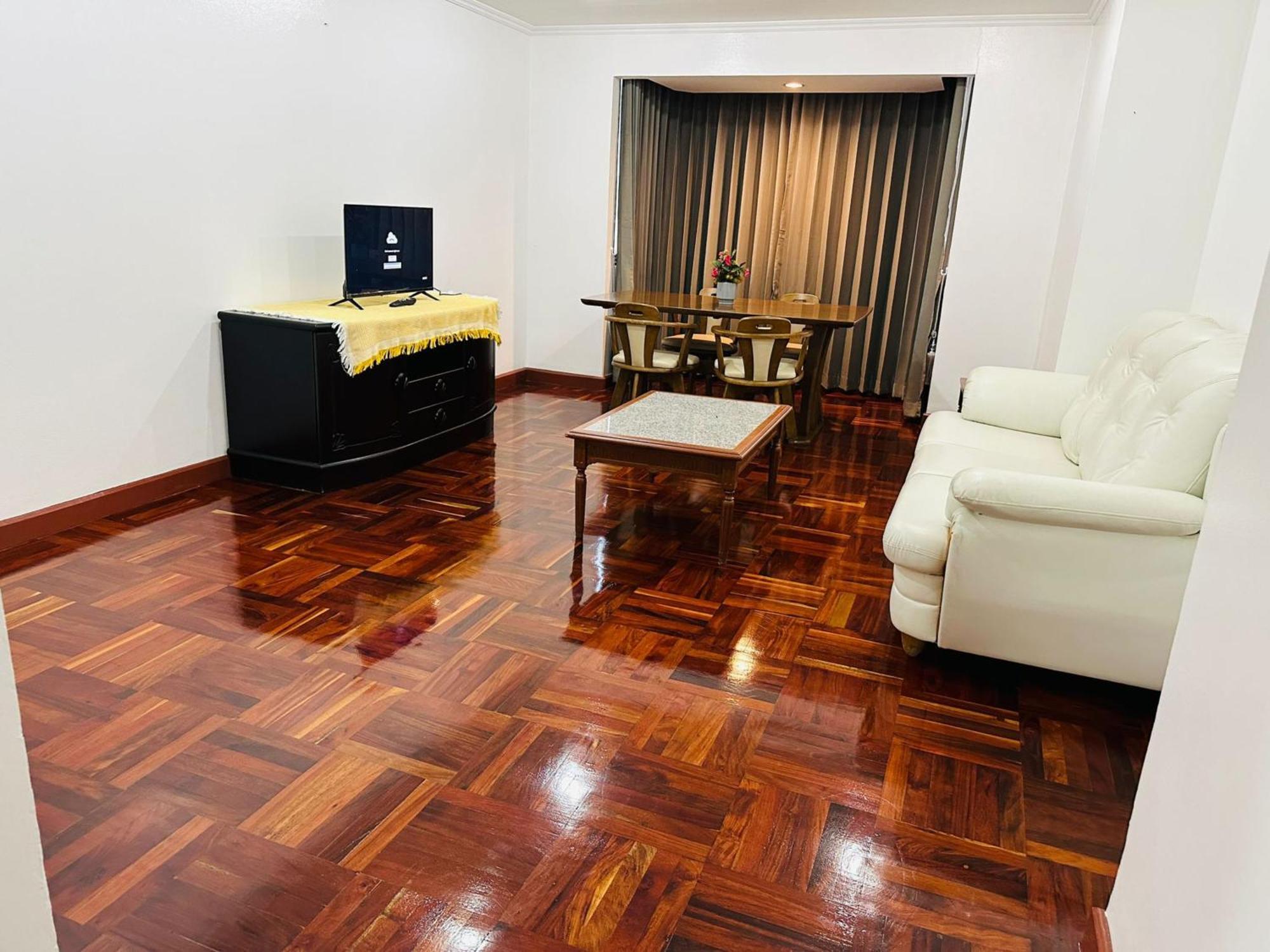 Affordable Serviced Apartments In Nana Omni Tower - Prime Sukhumvit Location Bangkok Kültér fotó
