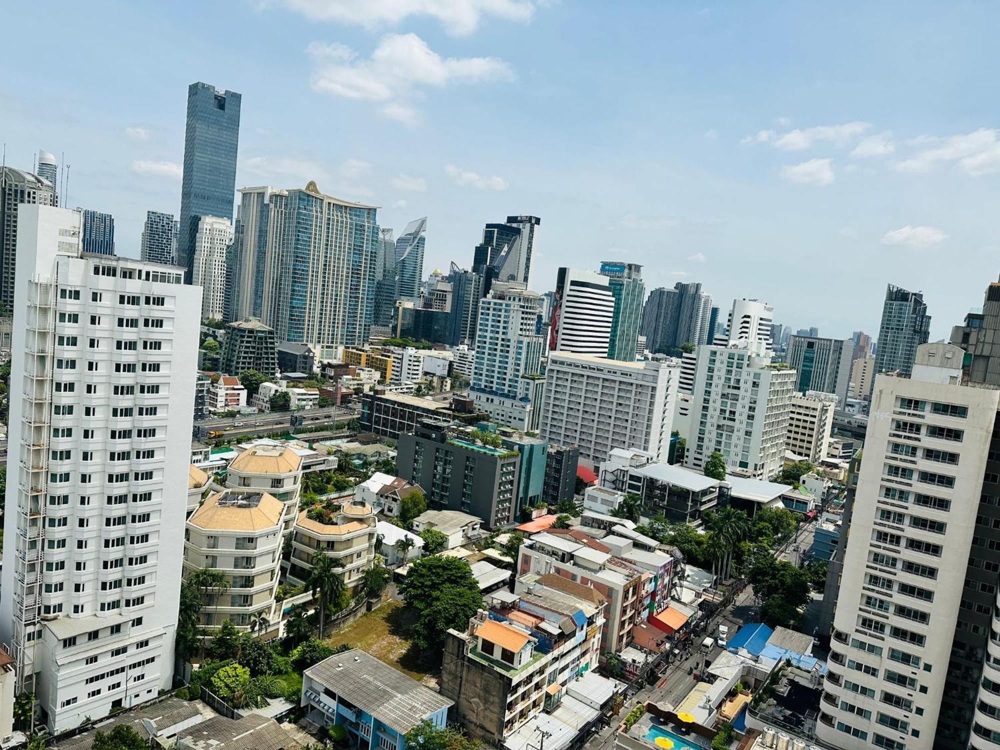 Affordable Serviced Apartments In Nana Omni Tower - Prime Sukhumvit Location Bangkok Kültér fotó