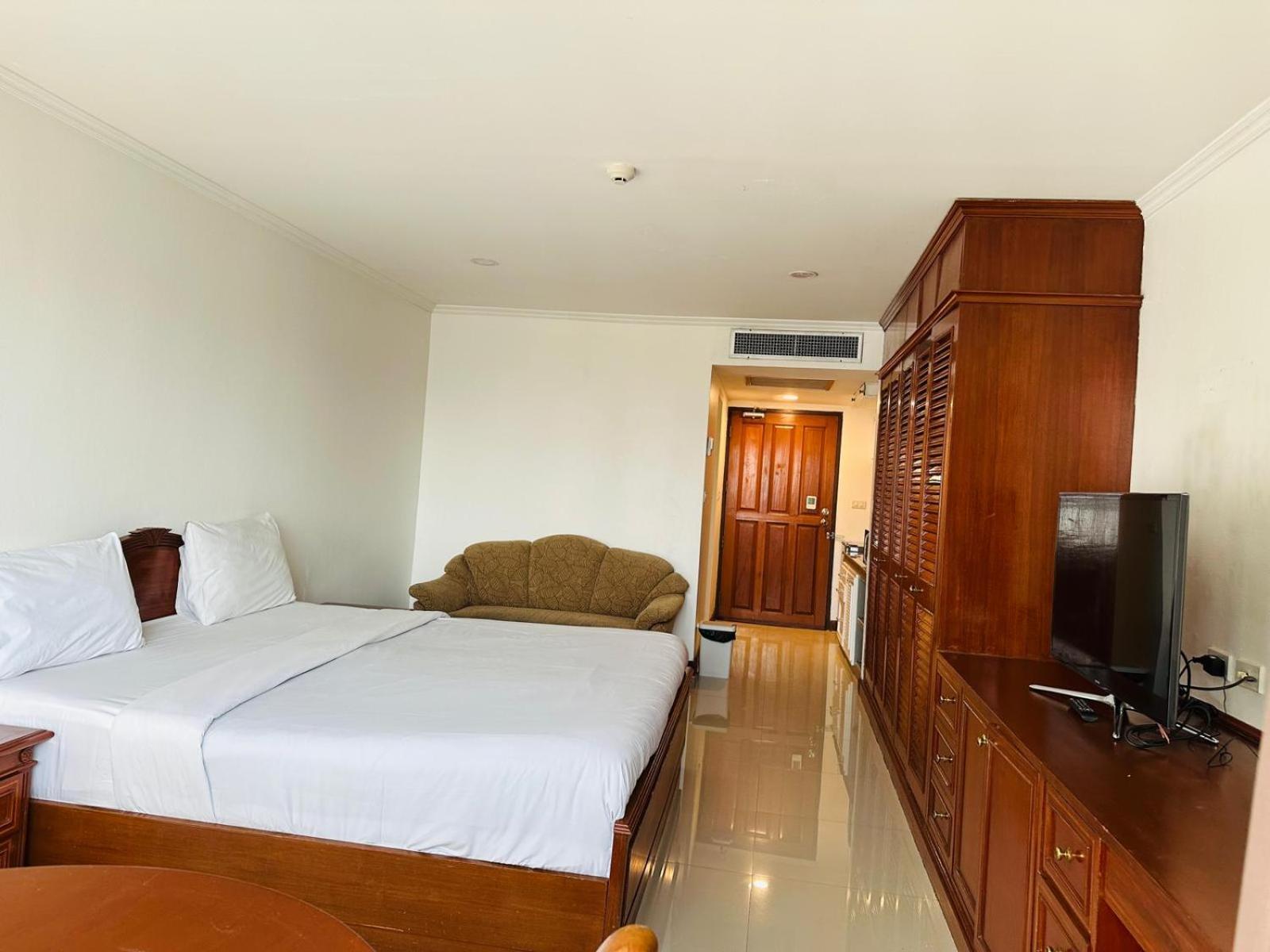 Affordable Serviced Apartments In Nana Omni Tower - Prime Sukhumvit Location Bangkok Kültér fotó