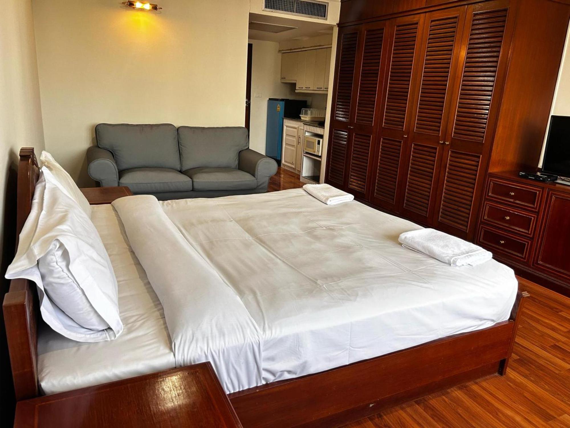 Affordable Serviced Apartments In Nana Omni Tower - Prime Sukhumvit Location Bangkok Kültér fotó