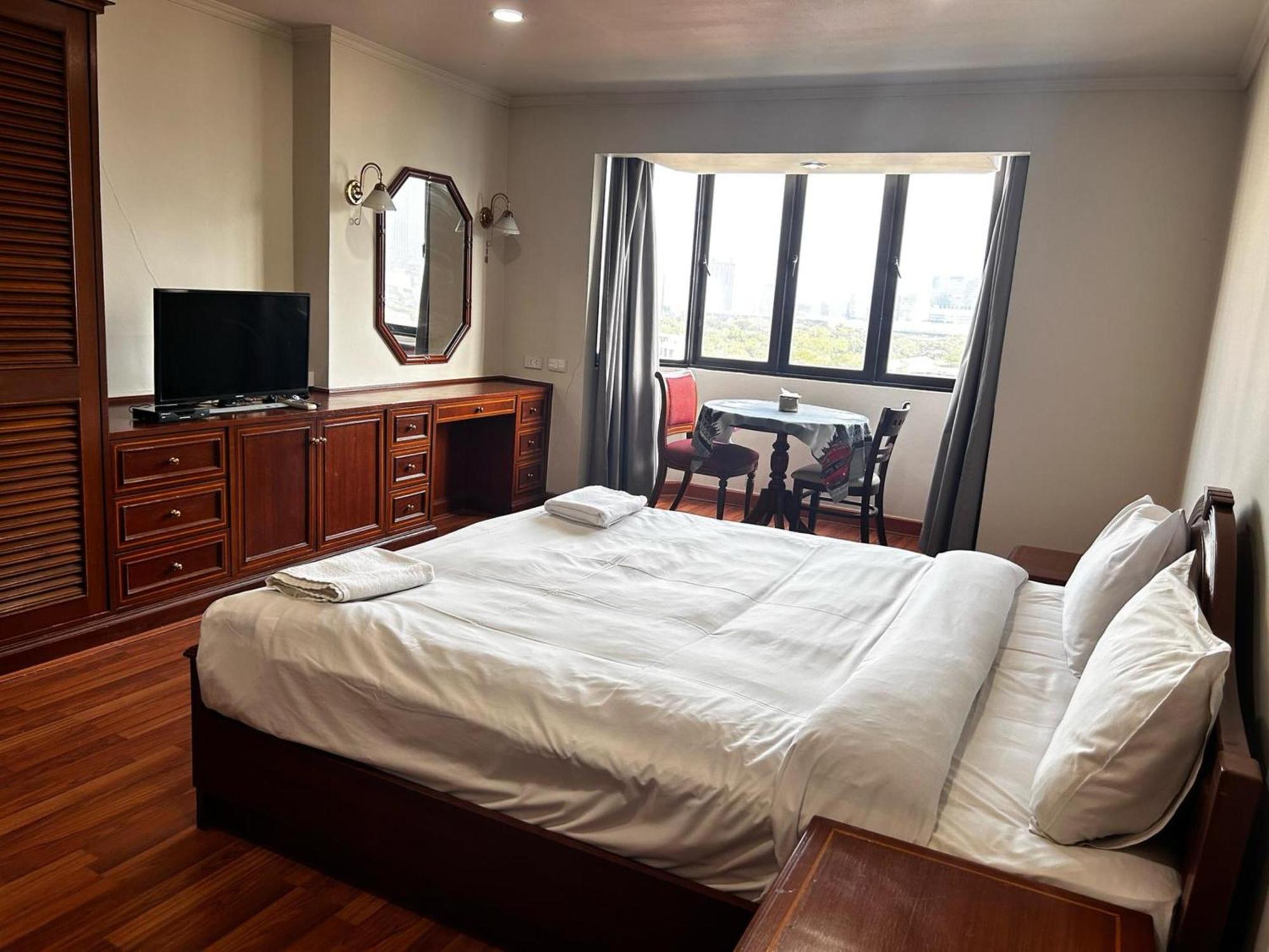 Affordable Serviced Apartments In Nana Omni Tower - Prime Sukhumvit Location Bangkok Kültér fotó